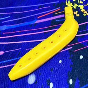 VINTAGE BANANA FLUTE TOY MUSICAL INSTRUMENT COLLECTIBLE RETRO NOVELTY FUN